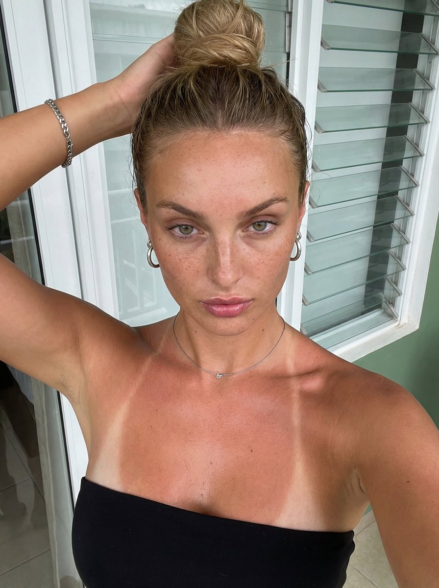 Hyper-Realistic Selfie with Tan Lines Prompt — example 1