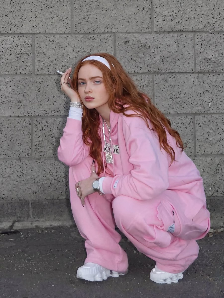 Sadie Sink Urban Fashion Portrait Prompt — example 1