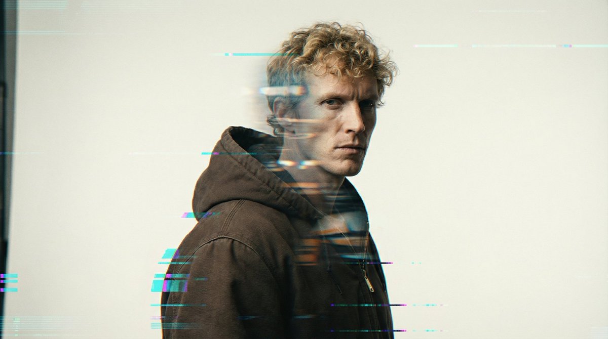 Digital Glitch Portrait Prompt — example 3