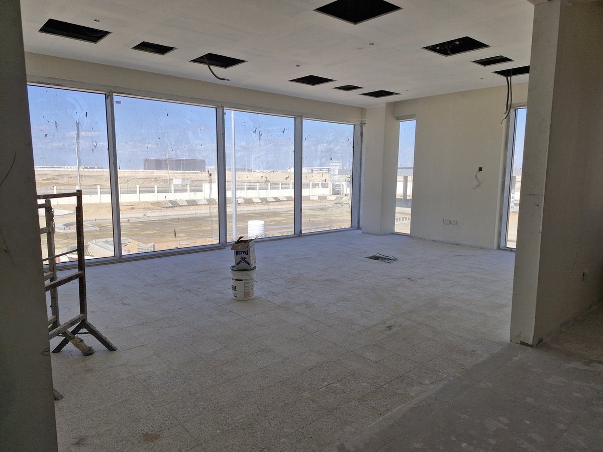 Office Renovation and Decoration Prompt — example 1