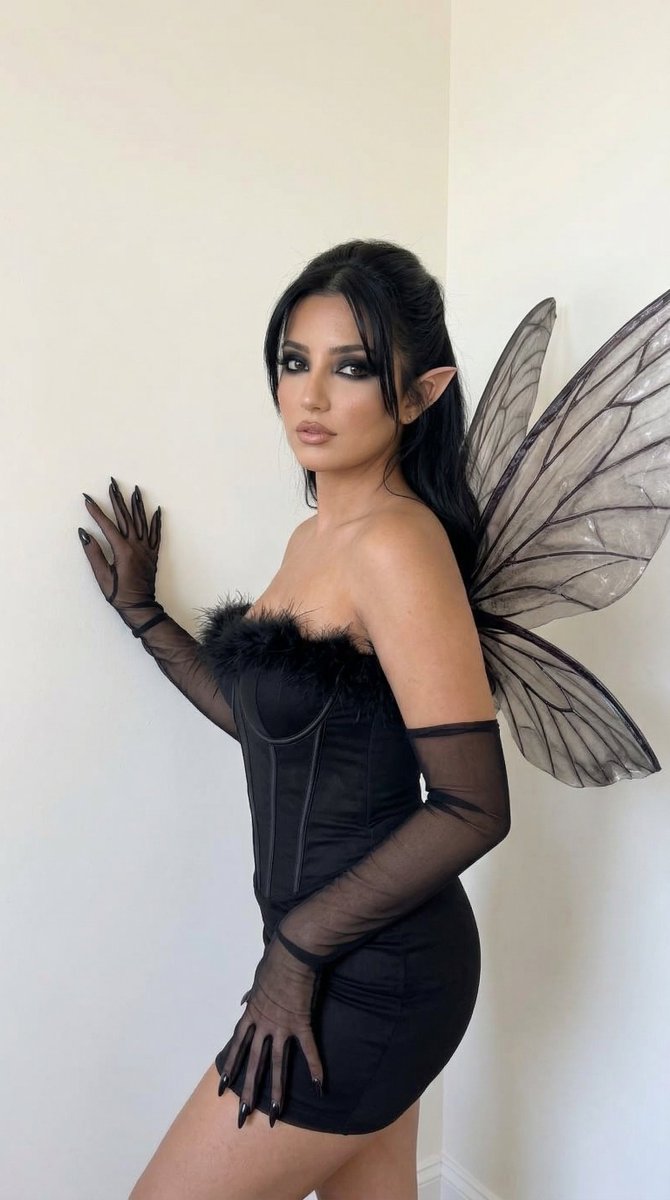 Dark Fantasy Fashion Portrait Prompt — example 2