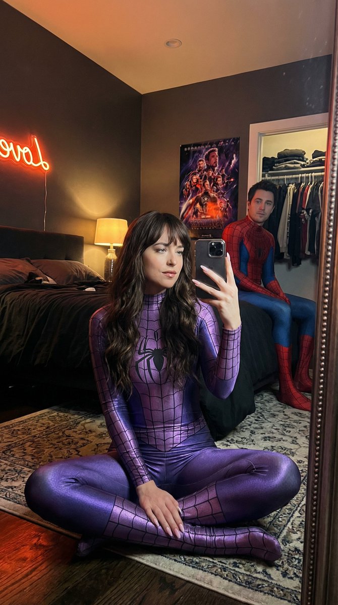 IG-Baddie Spider-Man Cosplay Mirror Selfie — example 1