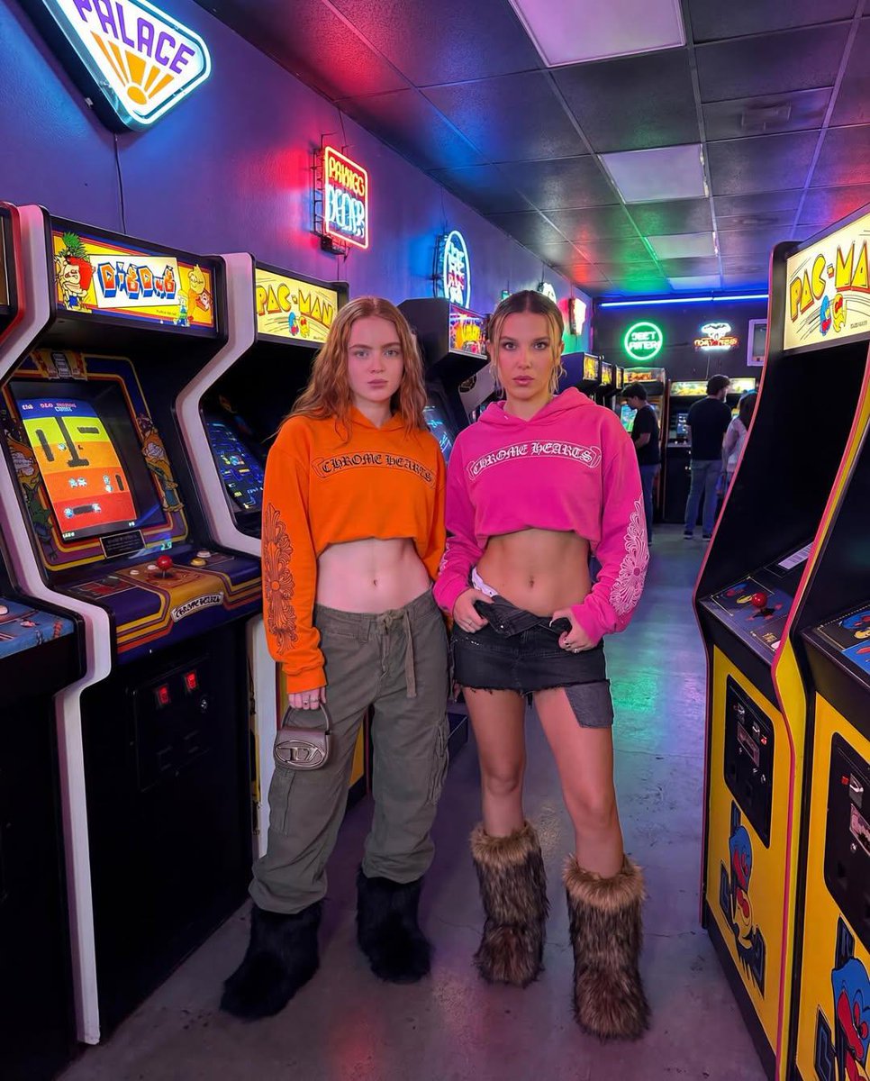 Stranger Things Duo in Retro Arcade (3 Prompts) — example 2