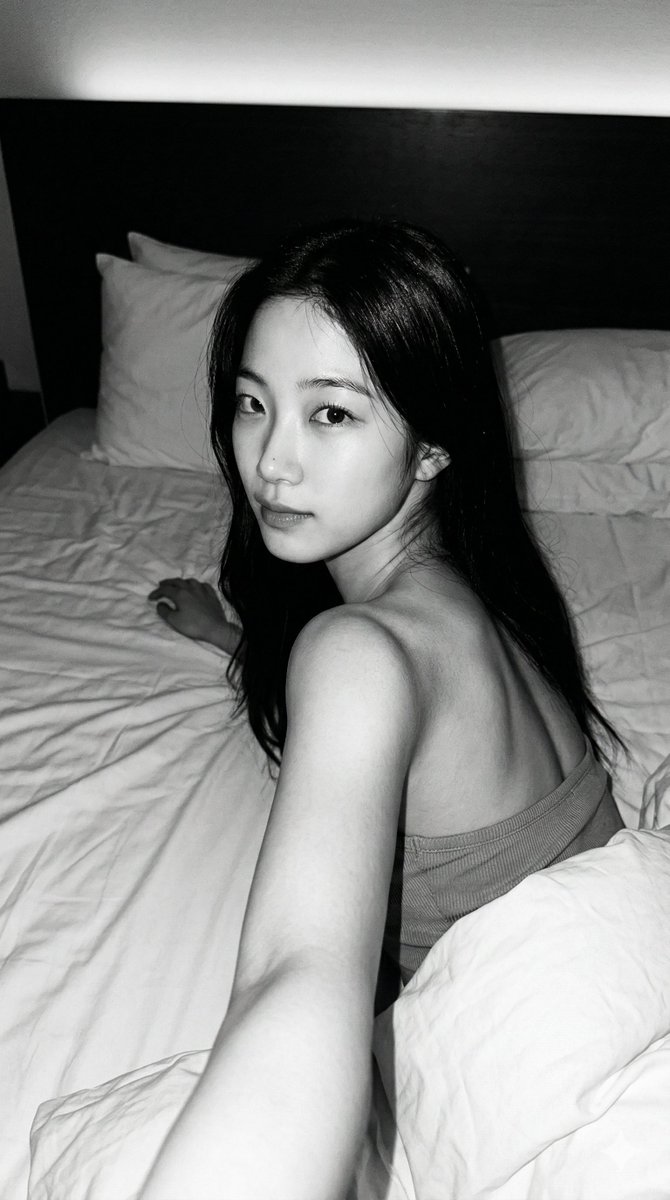 Black and White Noir Selfie of Kazuha — example 1