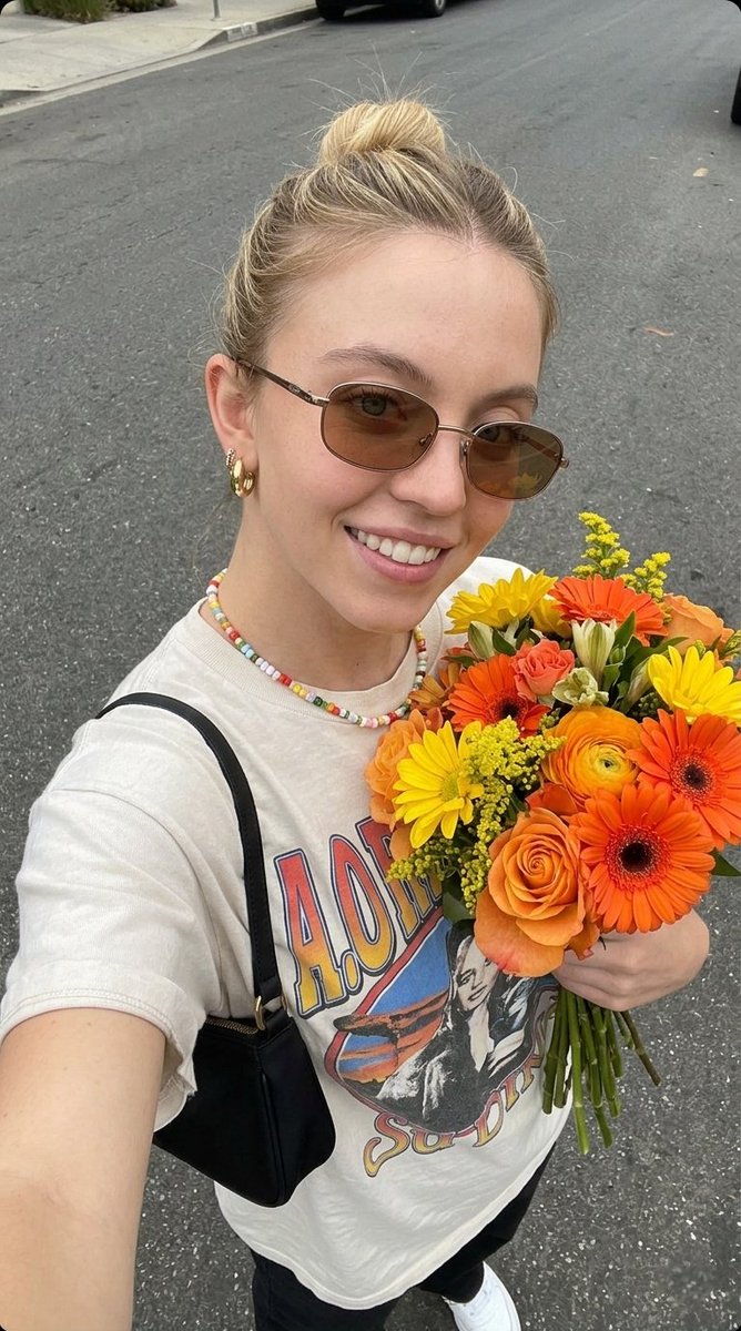 Ultra-realistic Selfie Photo with Fresh Flowers — example 1
