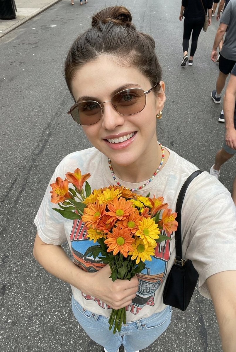 Ultra-realistic Selfie Photo with Fresh Flowers — example 3