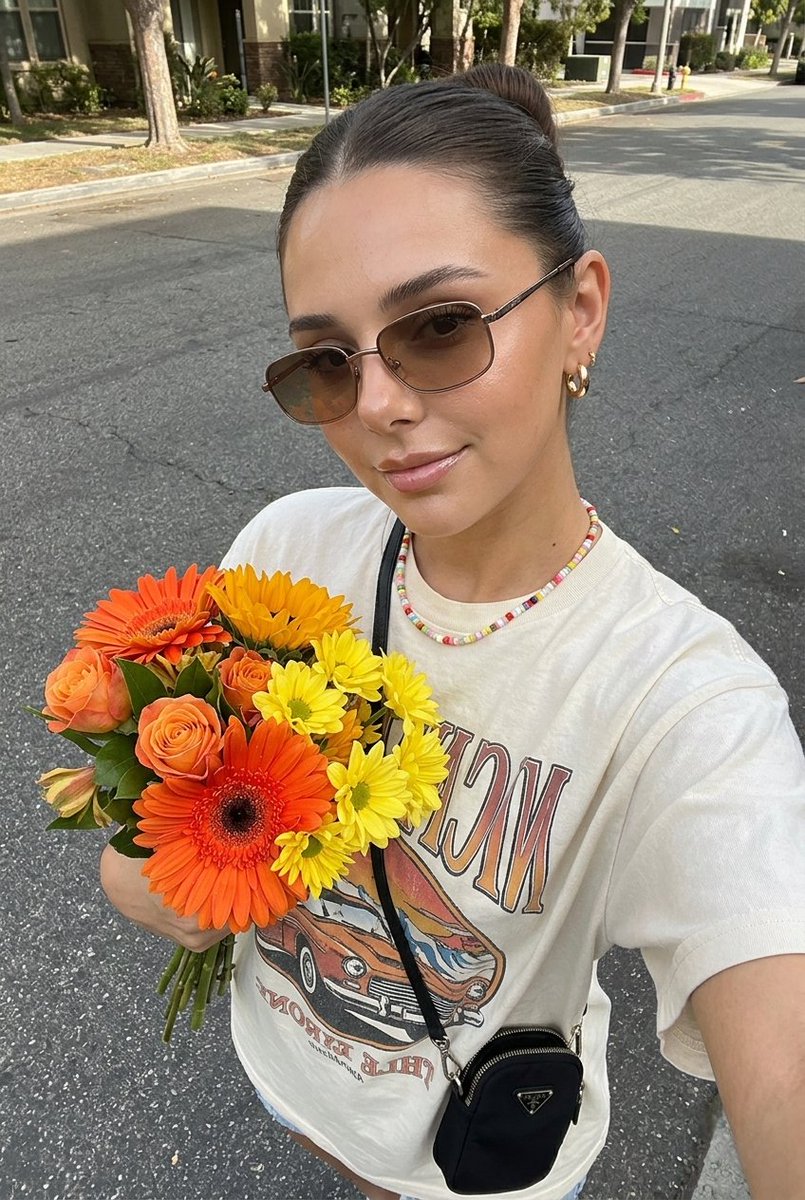Ultra-realistic Selfie Photo with Fresh Flowers — example 4