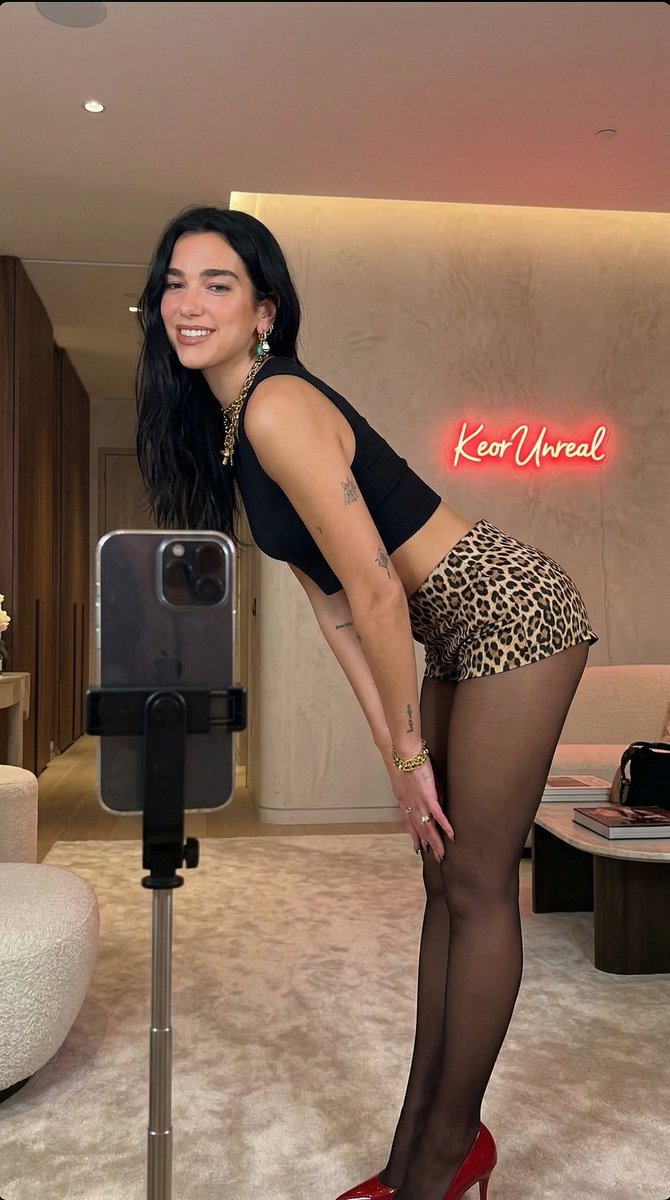 Glamorous Luxury Room Selfie — example 3