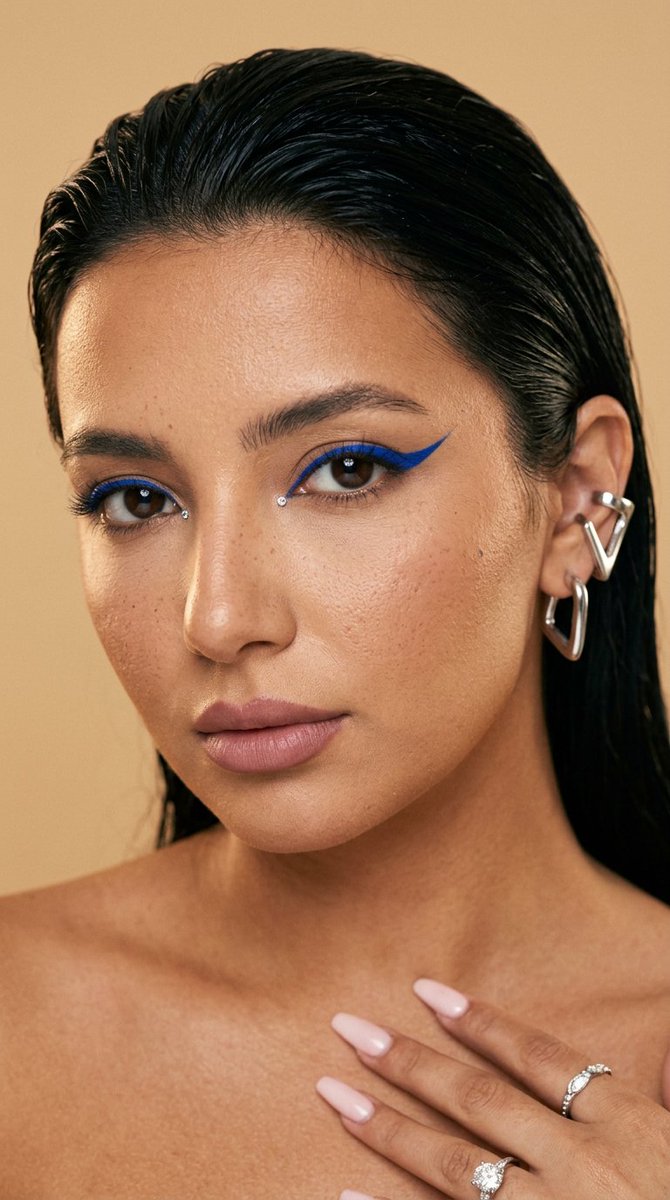 Editorial Beauty Cobalt Eyeliner Shot — example 1