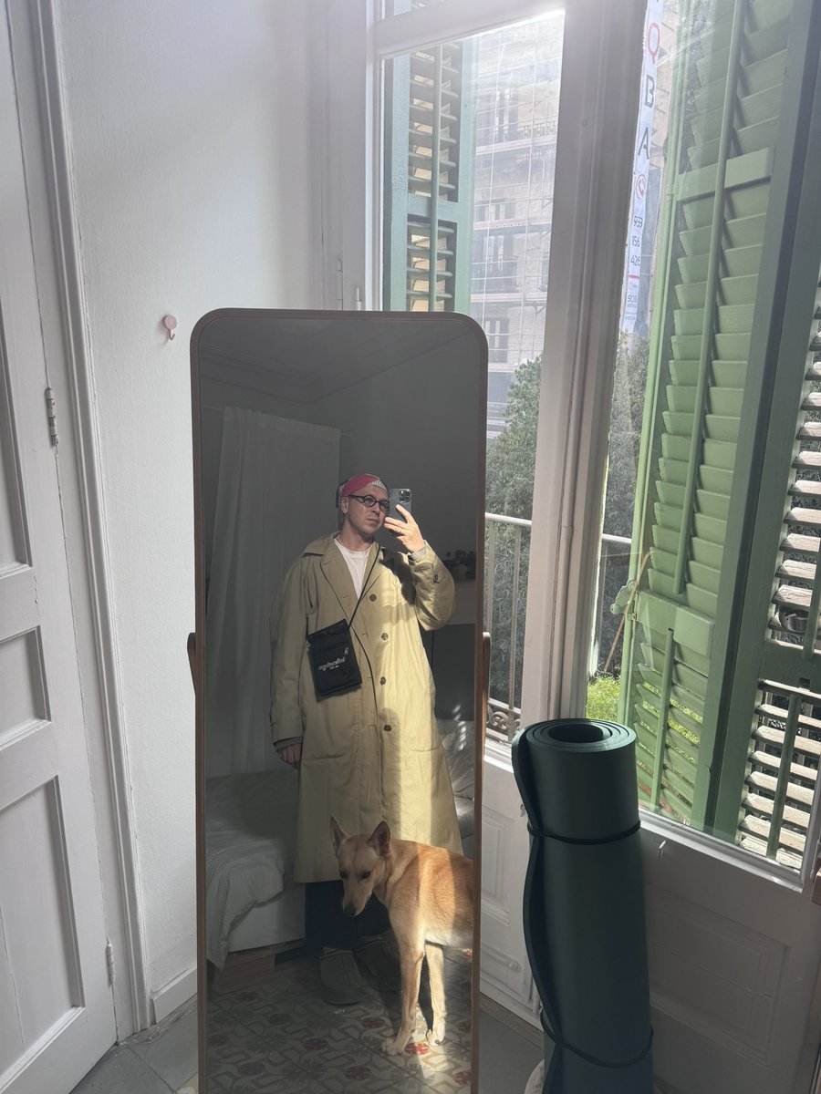 Outfit transfer between two photos — example 1