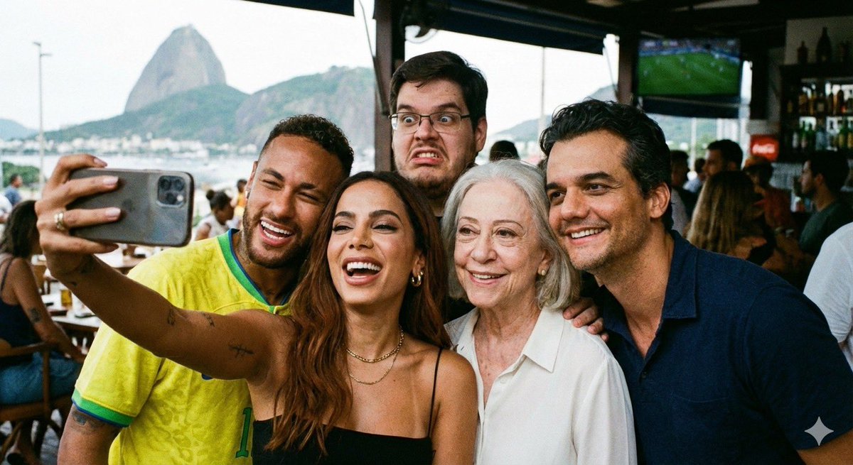 Selfie with random Brazilian celebrities — example 1