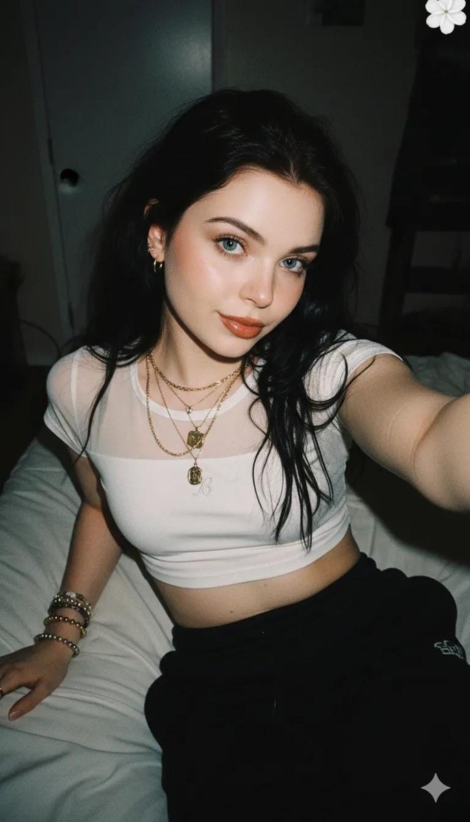 2000s Aesthetic Flash Selfie Prompt — example 2