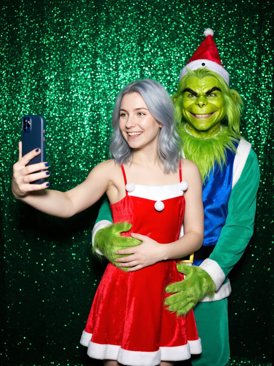 Chaotic Grinch Christmas Selfie Prompt