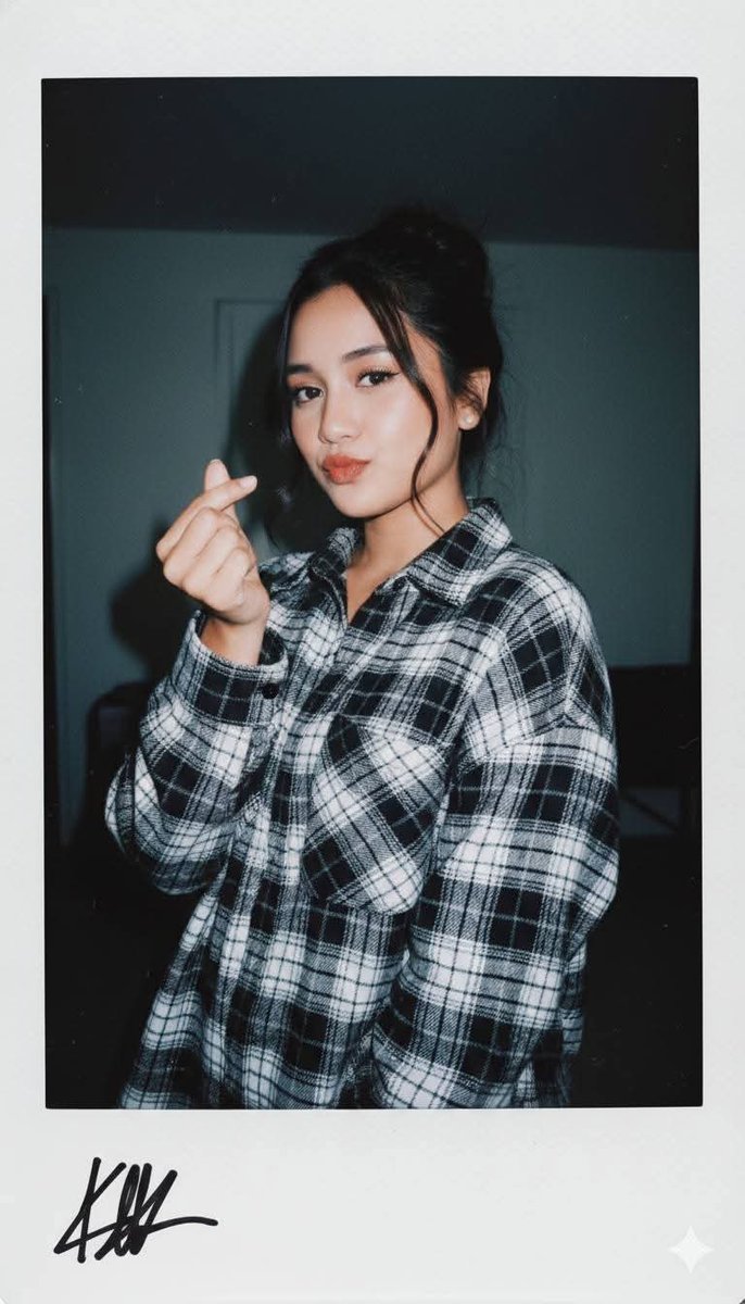 Ultra-Realistic Glamour Polaroid Prompt — example 1