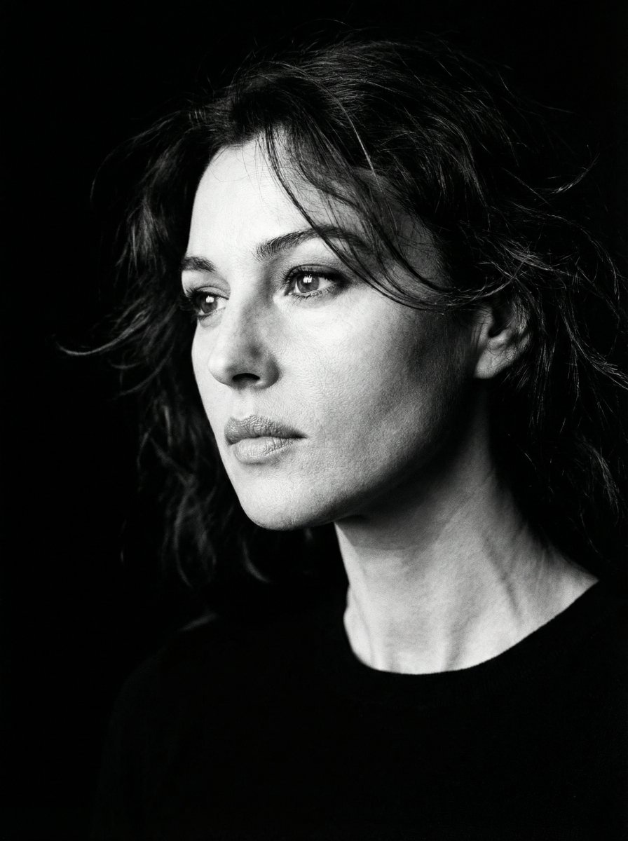 Minimalist Black and White Portrait Photography — example 4