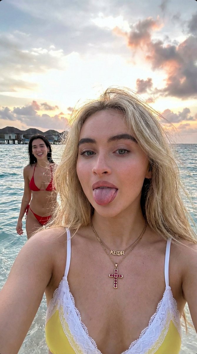 Playful Celebrity Selfie Prompt for Nano Banana Pro — example 1