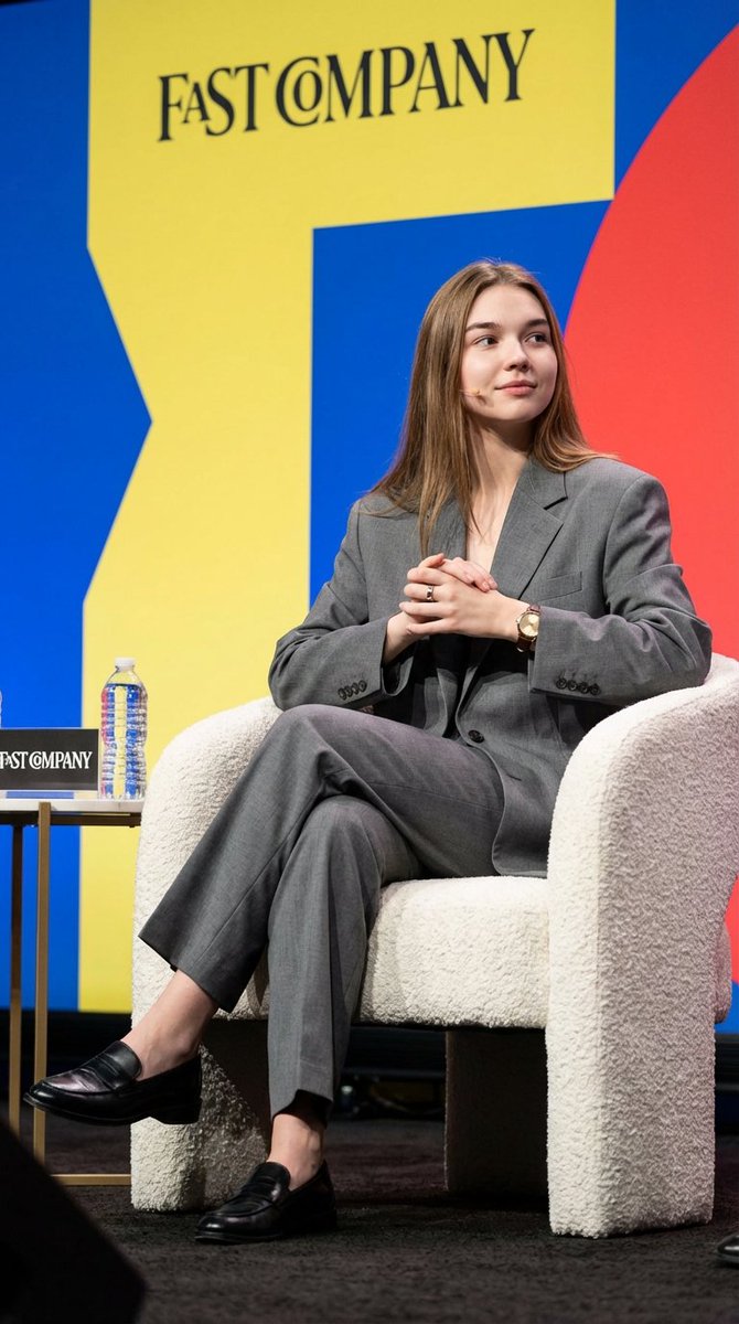 Candid Editorial Conference Portrait Prompt with Identity Lock — example 1