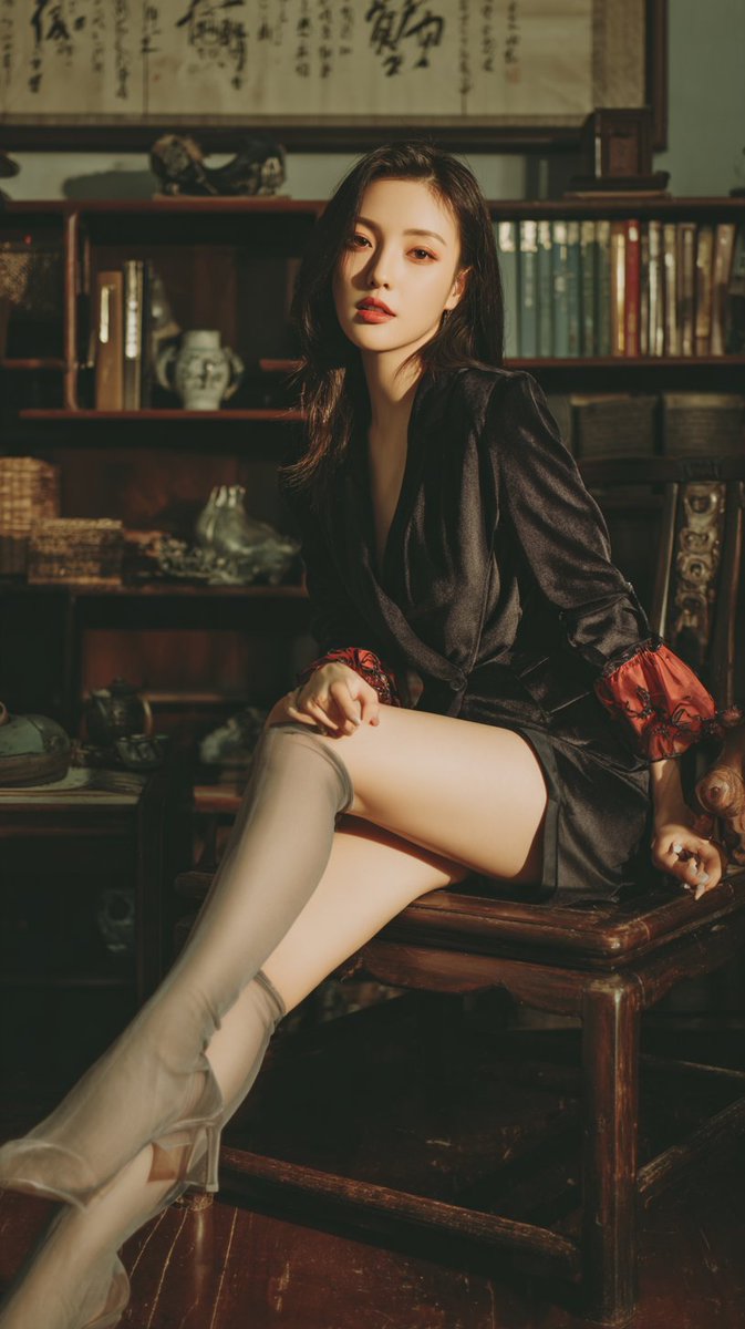 Modern Chinese Retro Fashion Photography Prompt — example 3