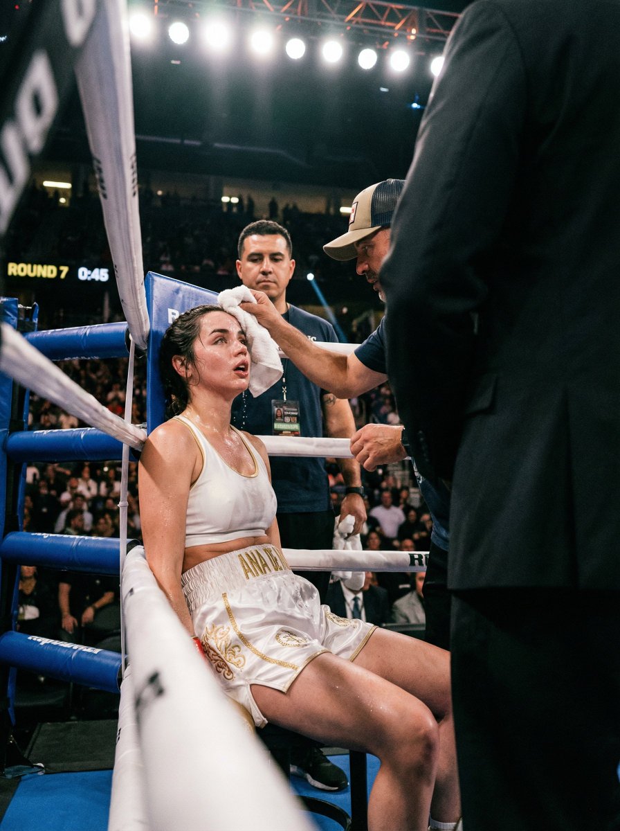 Ultra-Realistic Boxing Documentary Photo — example 1