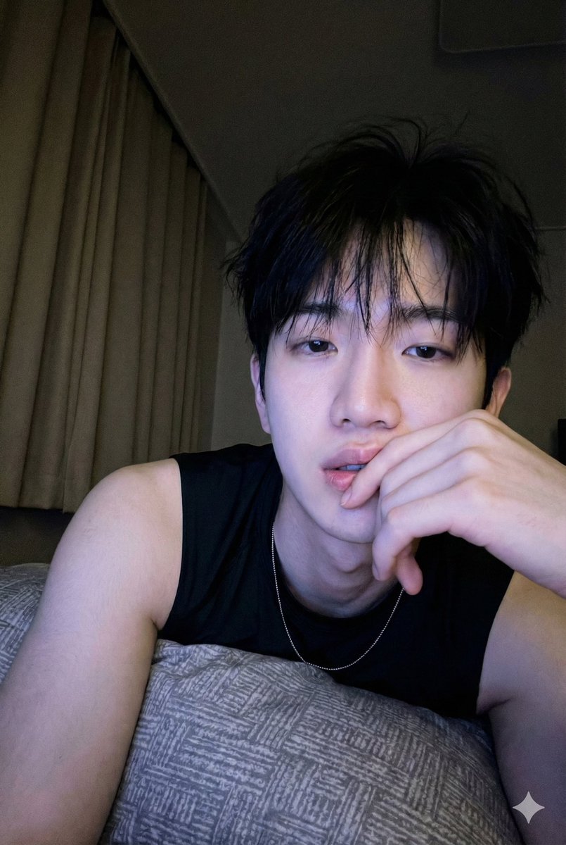 Low-Light Bedroom Selfie Prompt for Nano Banana/Gemini Pro — example 1