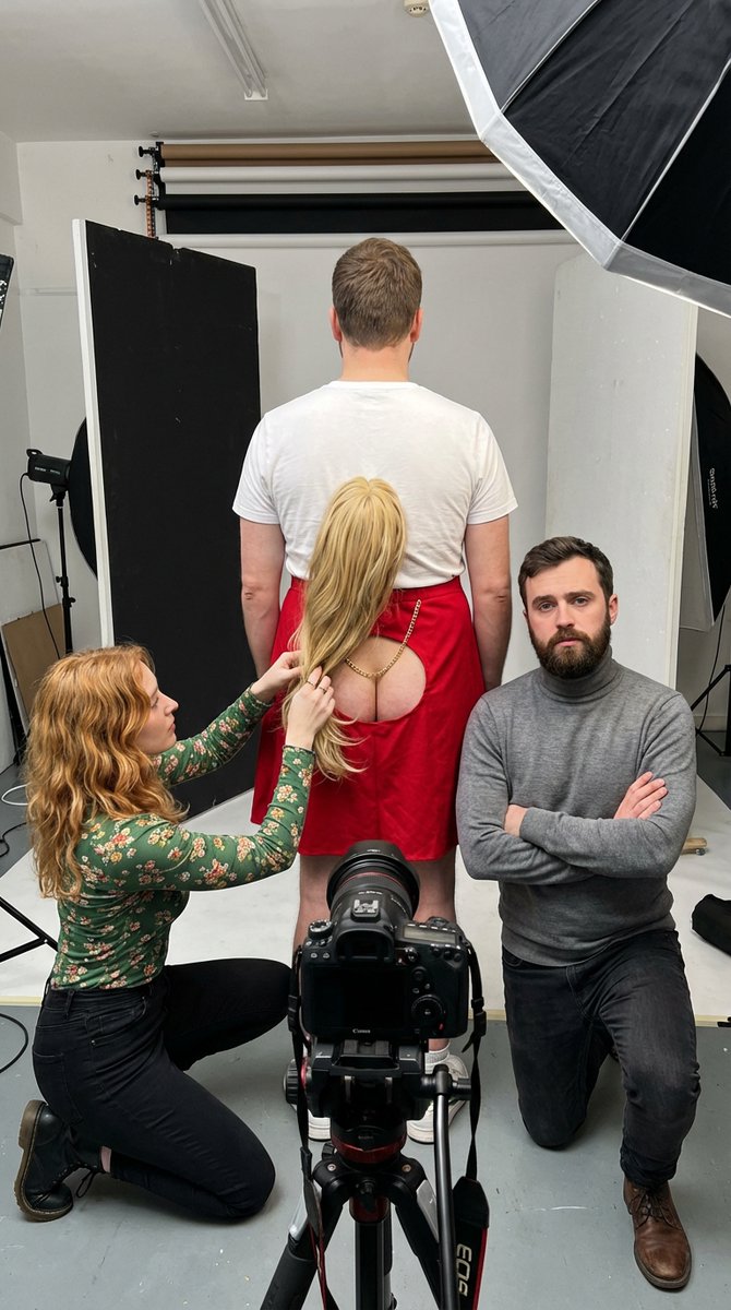 Humorous Behind-the-Scenes Photography Illusion — example 1