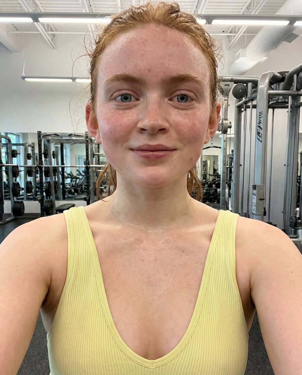 Ana de Armas Sweaty Gym Selfie — example 1