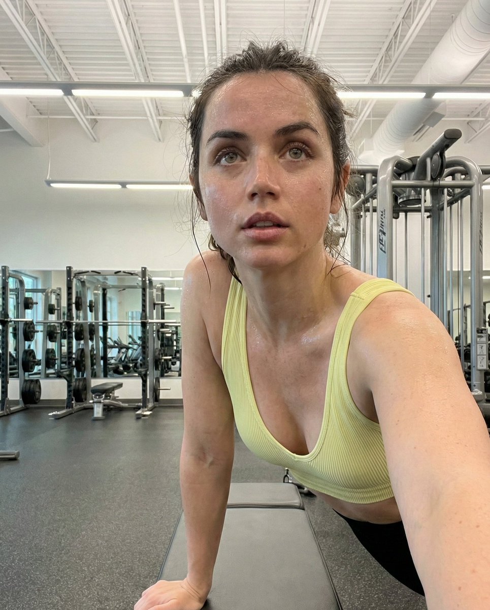 Ana de Armas Sweaty Gym Selfie — example 2