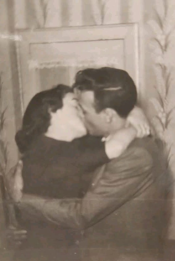 Old Photo Restoration and Upscaling Prompt — example 1