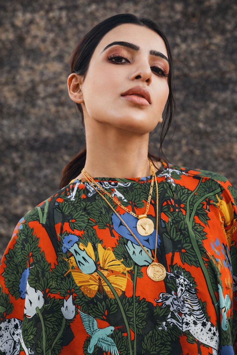 8K Portrait with Detailed Clothing and Accessories — example 1