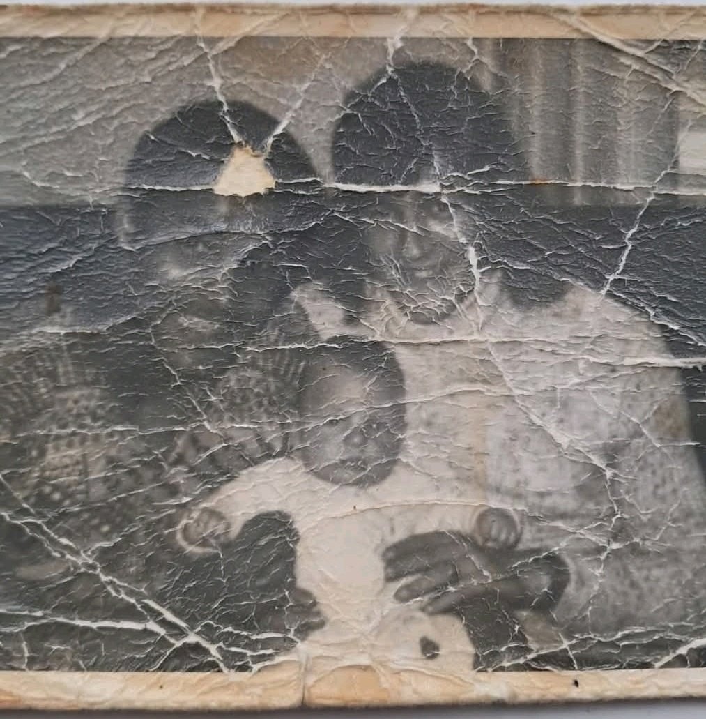 Old Photo Restoration Prompt — example 1